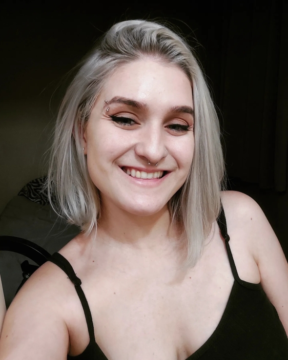 I almost never smile at selfies but I feel this one is kinda cute haha what do you think?