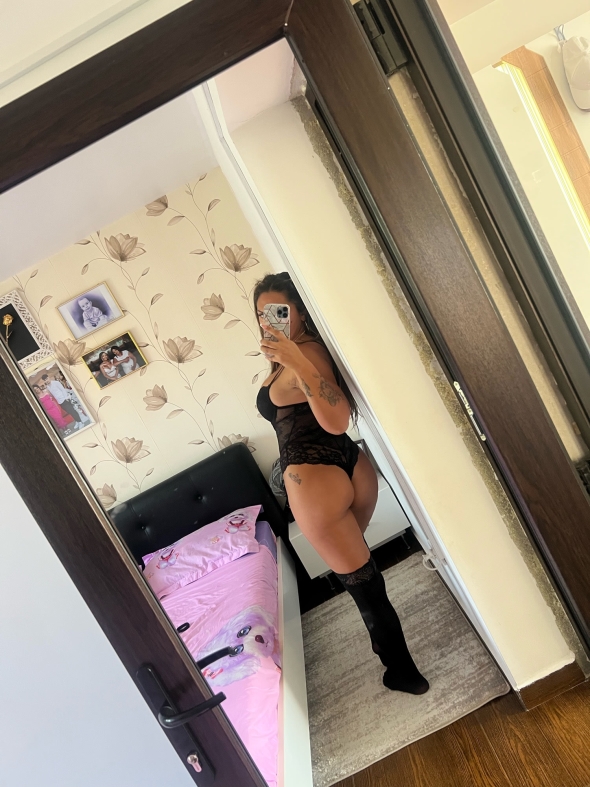 Hey guys Lets Enjoy a bit our bodys  im really horny and waiting for your video call 