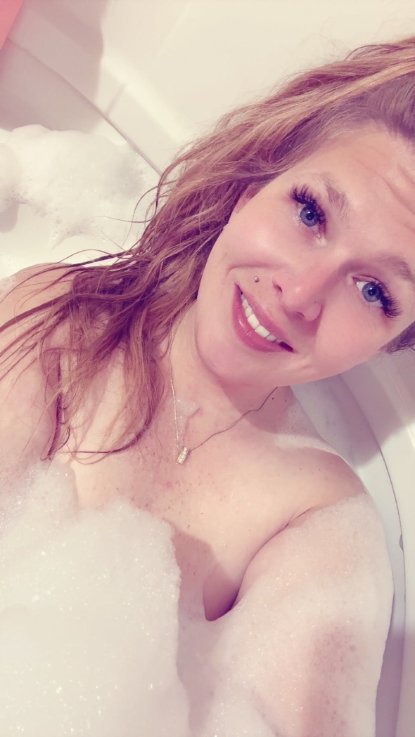 Nothing better than a nice warm bubble bath to end the night. Who else likes a bubble bath or who would want to join me
