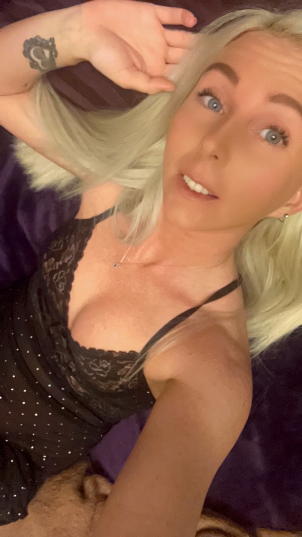 Come tell me all the nasty things you would do to me i wanna hear them all 