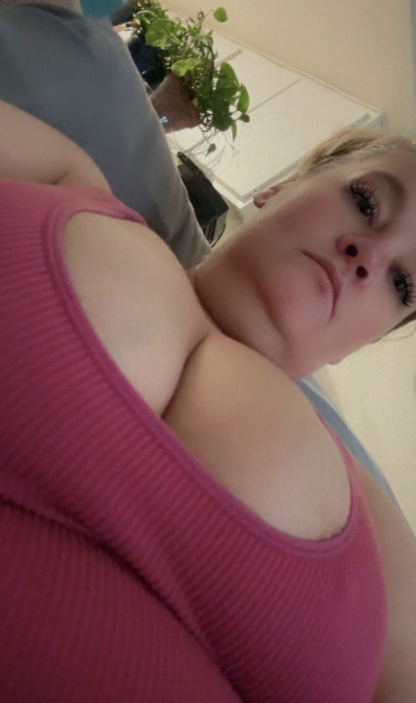 Whos down for a good time I wanna show you the time of your life 