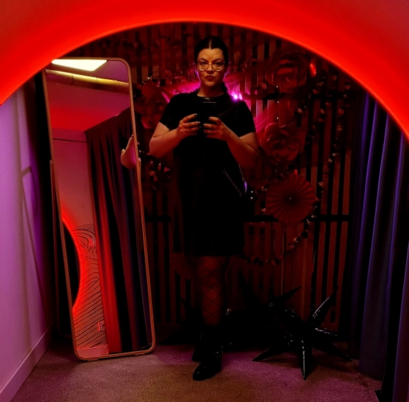i love leather dresses and dim red lights 