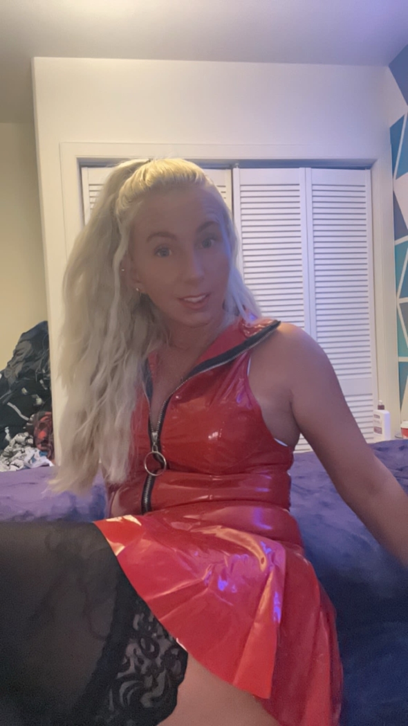 Cum play with m and tell me all the naughty things 
