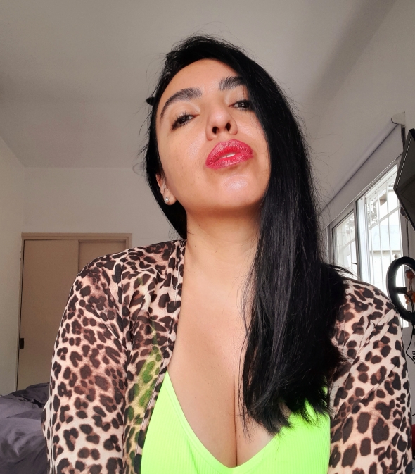 I want to kiss you