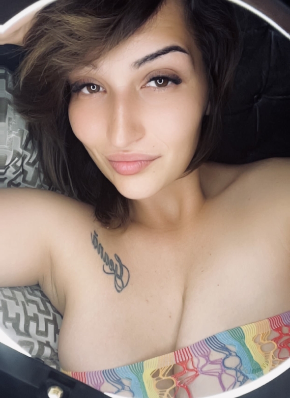 I like talking with nice mans  and have some pleasure  let s talk my dear