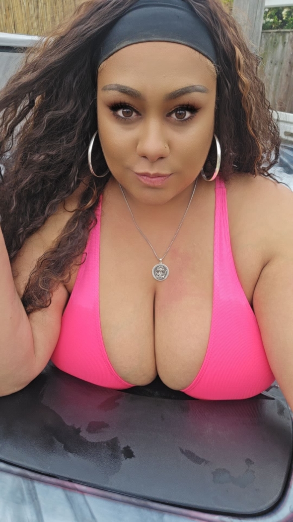 Is pink my colour WAnna join me in the water babe 