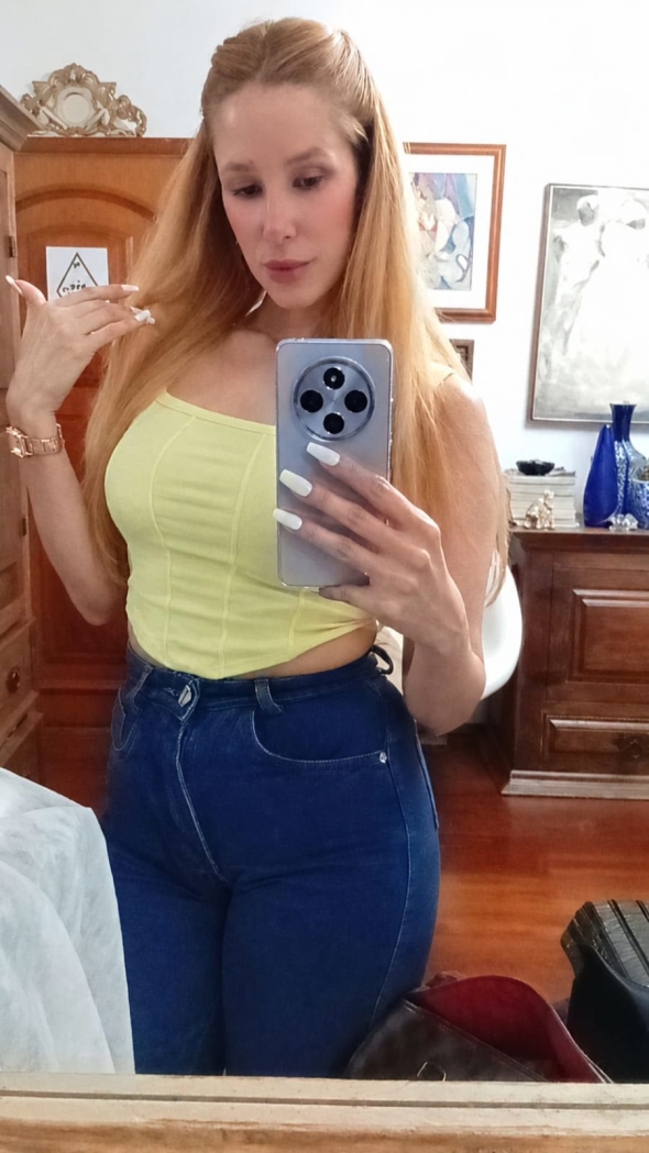 A little mystery a little confidence the mirror never lies What do you see when you look at me 
