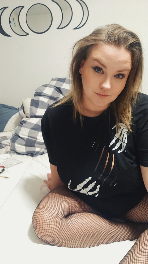 just look into my big blue eyes and tell me all your desires 