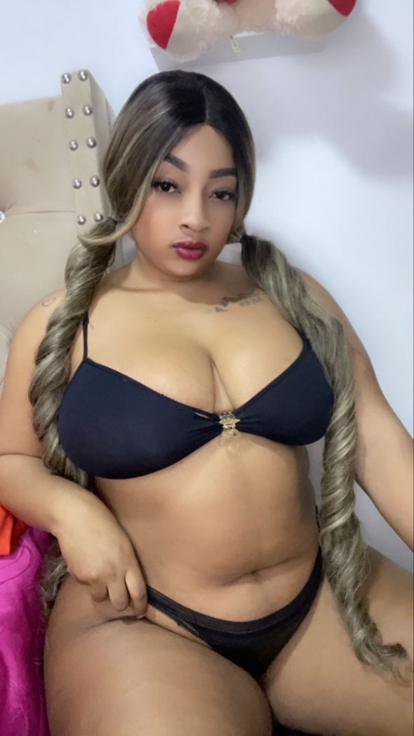 Quiero ser tu chica ven a jugar conmigo mi amor  