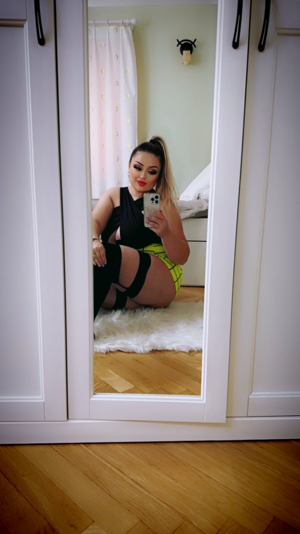 Wanna spread my legs and make me feel good call me with cam x