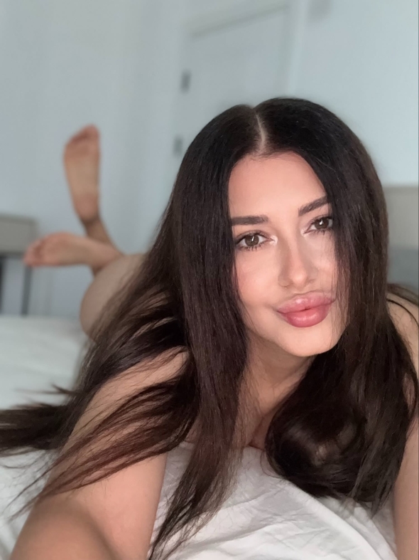 Wanna hear how I make real men cum hard 