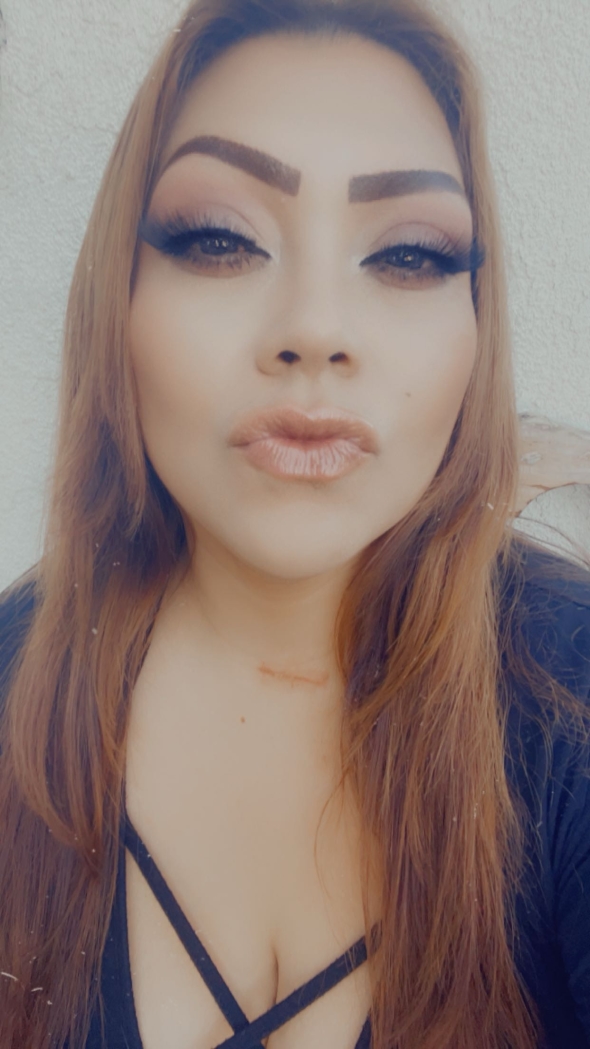 Sending juicy kisses your way 