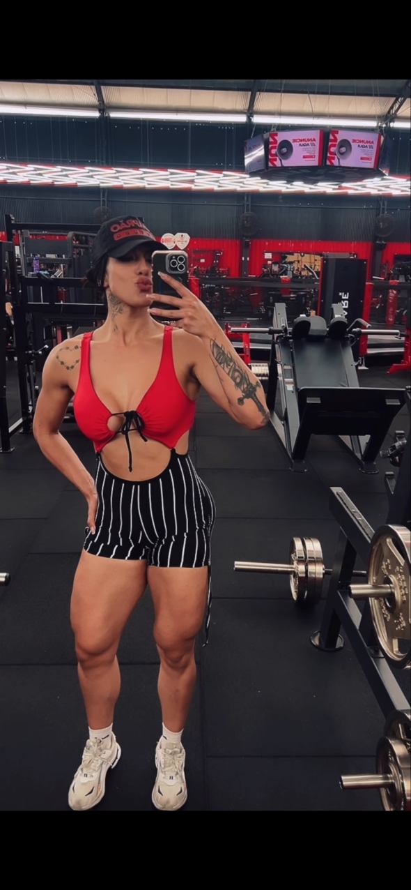 I love go to the gym                                    