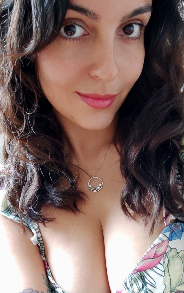 Curly hair and pink lips 