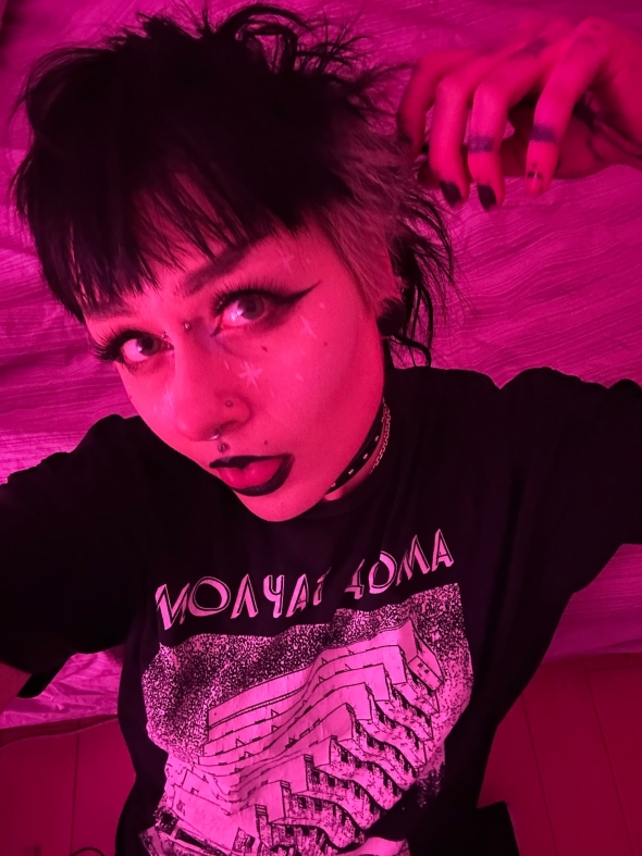 I wanna kneel and beg for your attention