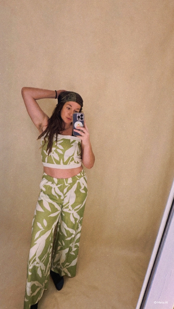 feeling cute today loving this set and the tones hehe message me what youre doing I am curious how we can connect 