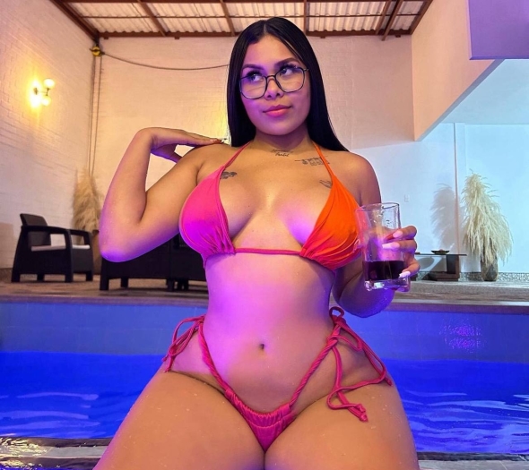 Enjoy the polo  night with my favorite bikini i like fun in the night in special with u papi come here 