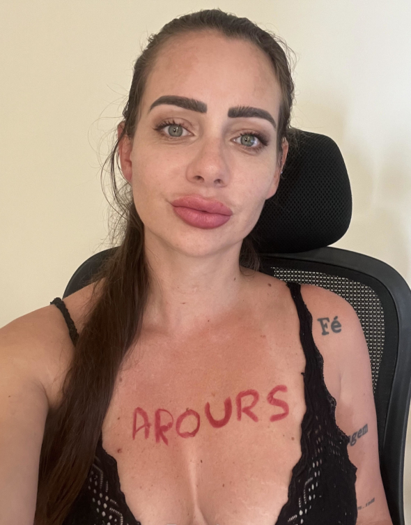 I like hot conversations, videos, fun and lots of pleasure. I love different fetishes!