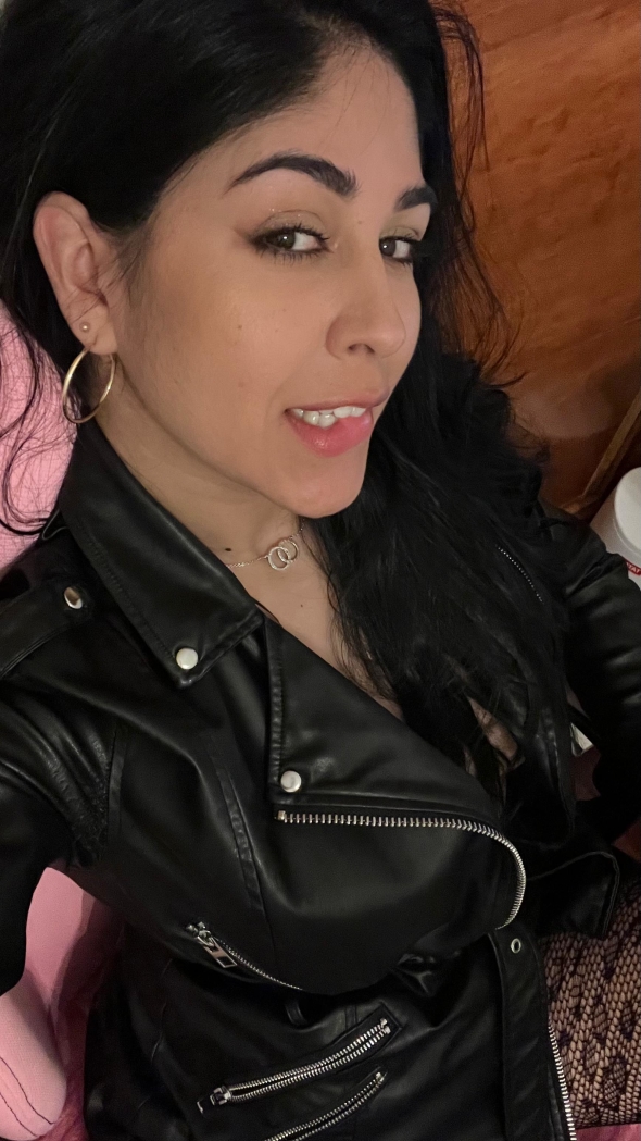 DO YOU DARE BITE MY DELICIOUS LIPS BABY?