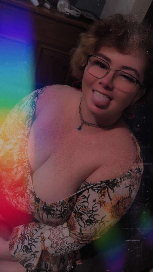 went out with my friend the other night a day she took this cute picture of me in my dress