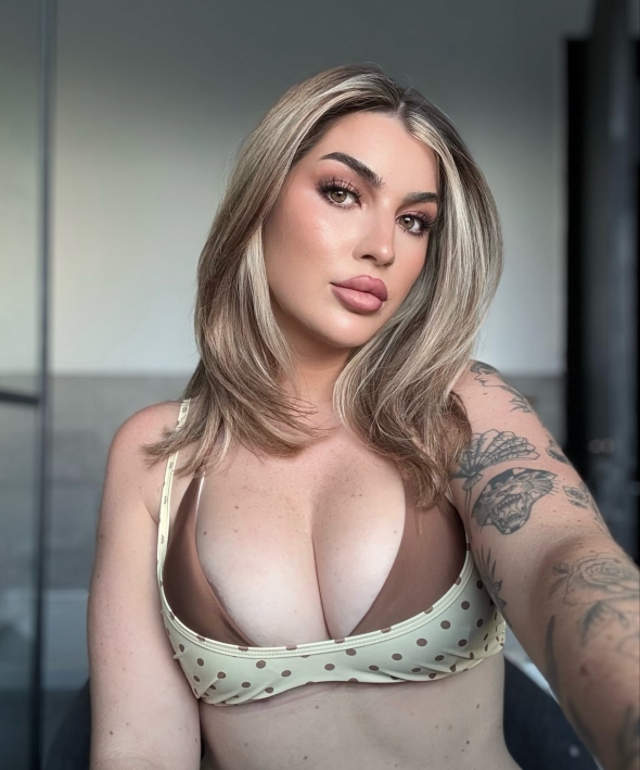 Do you like how big and juicy my tits look in this bikini for the summer 