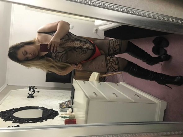 I'm the horny cat girl you never wanna mess with