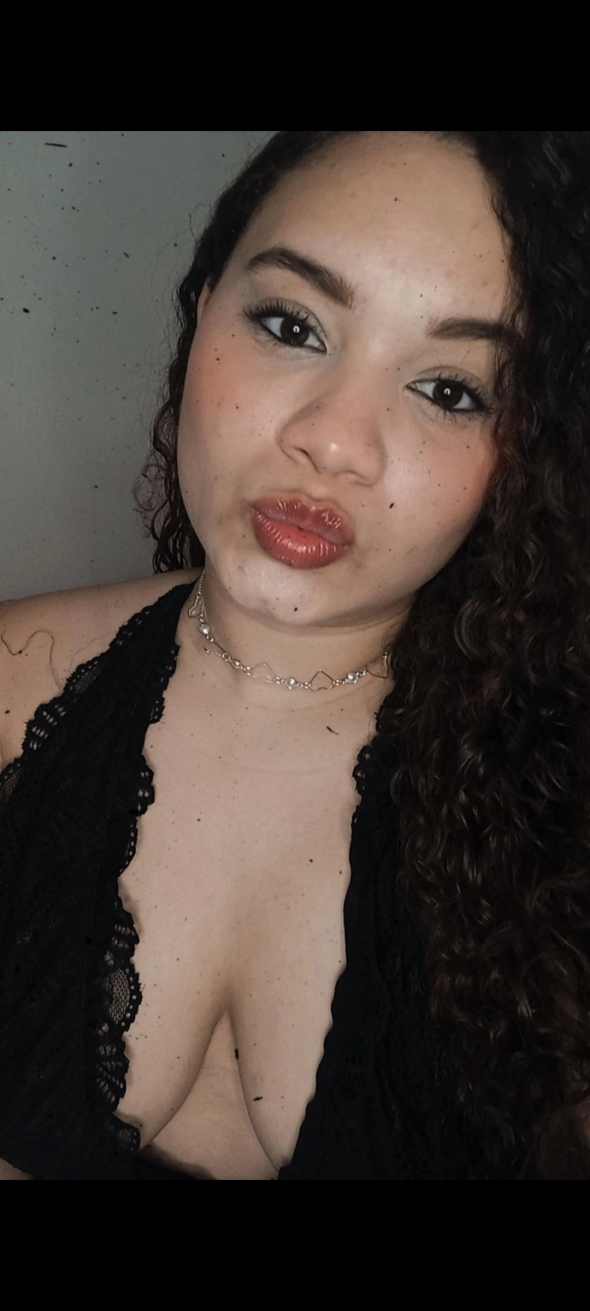 A kiss from your webgirlfriend