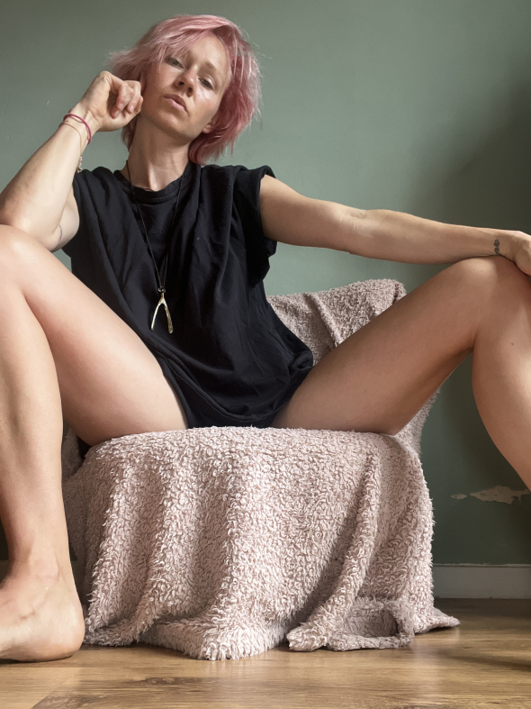 Just me hanging, come hang with me x