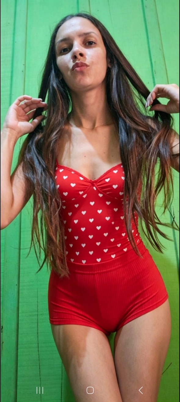 Do you think I look better in pink or red love 