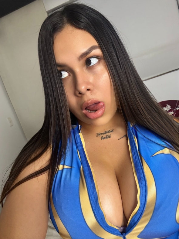 My tongue is free u like cosplay im here for fun