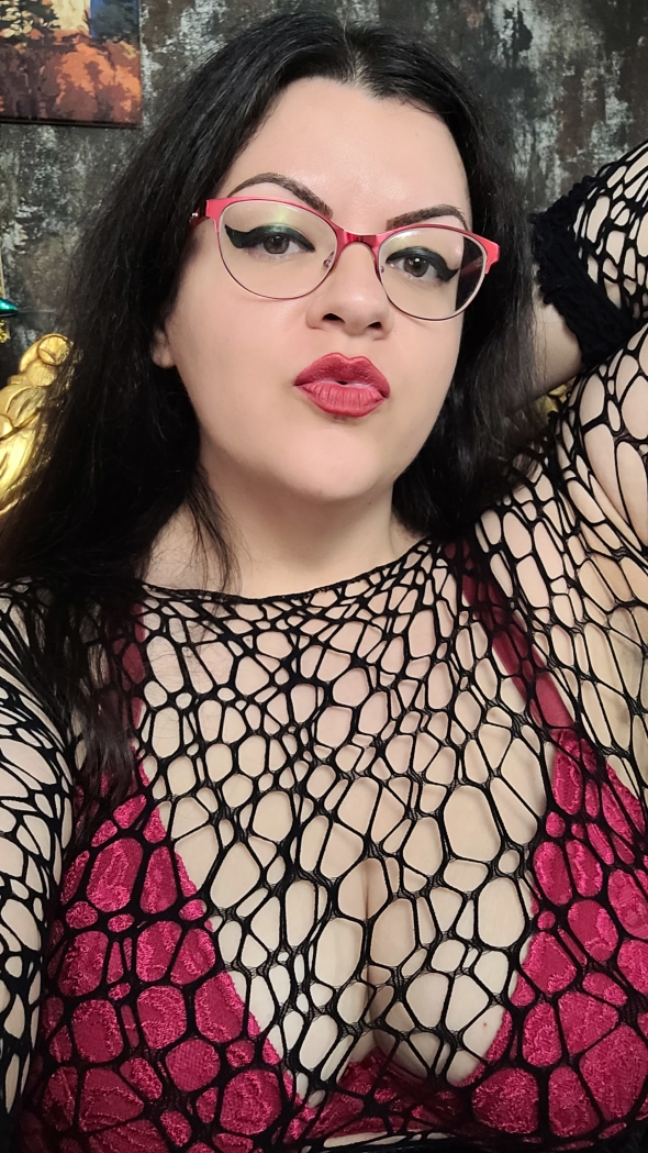 You should join me and tell me your kinky femdom fantasies 