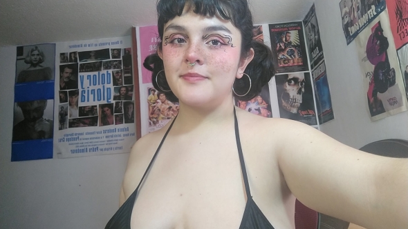 hiii if u wanna talk or have some fun Im here for u 
