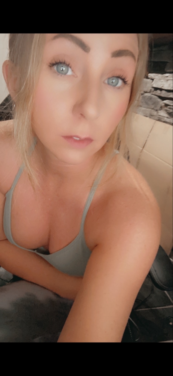 Im feeling kinky and wanting to sext so exciting conversations CUM Chat with me