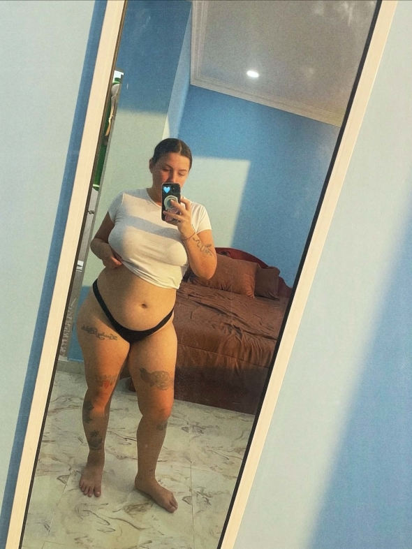 its a mirror selfie 