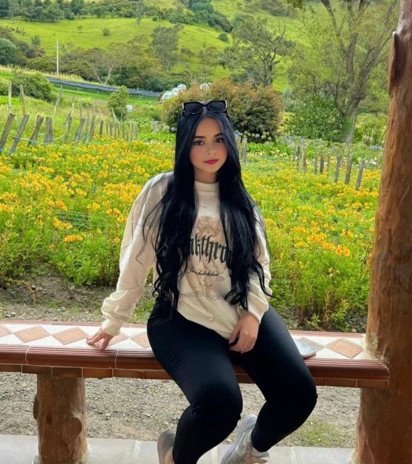 I seem calm, surrounded by calm and nature... but don't trust yourself, the softest ones also know how to provoke 😏💋