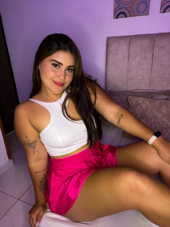 I’m not a simple girl… I love pushing your limits with naughty words and wild fantasies. 🔥💦