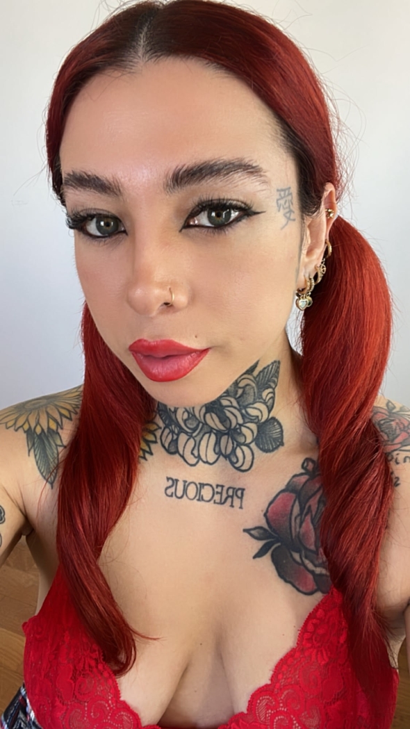 What are you waiting for to meet me I want to ignite your fantasies with my sweet face but my sexy body ican make you touch heaven or hell hahahahahah