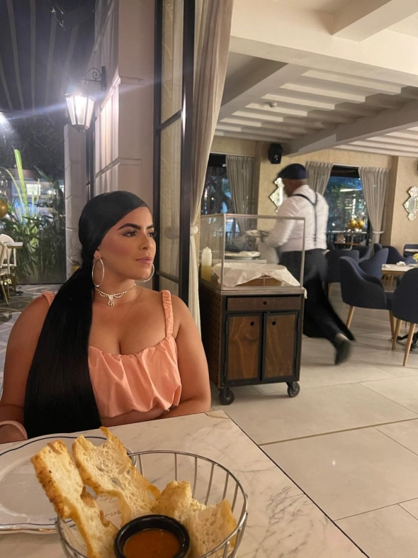 Id like to accompany you on a romantic dinner my company a romantic dinner My company and a romantic dinner whatever you need My company a romantic dM
