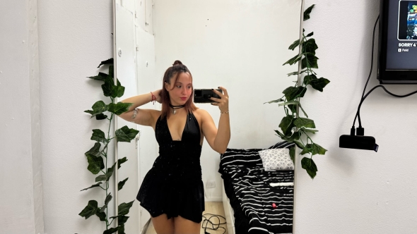 this dress makes me feel so comfortable and pretty like Im glowing from the inside out