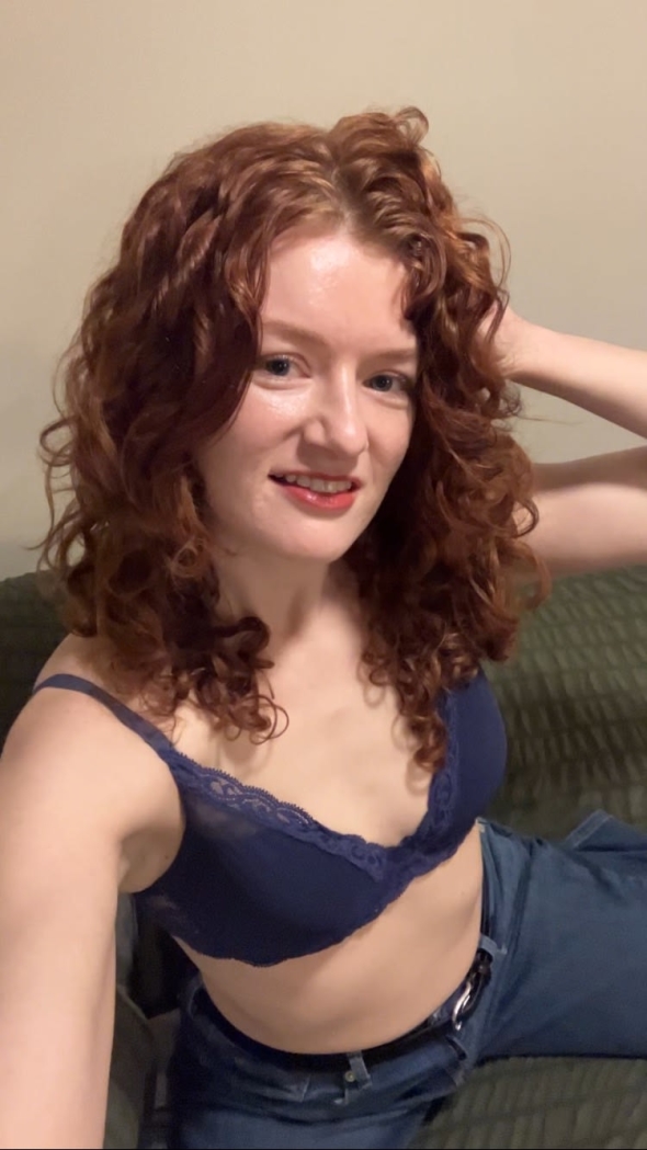 I know what a sexy goddess I am when my hair is this long and curly