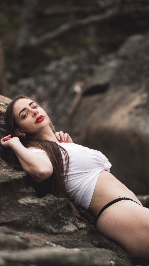 I like to have adventures, have sex on the beach. Feel the sea breeze and the excitement. 