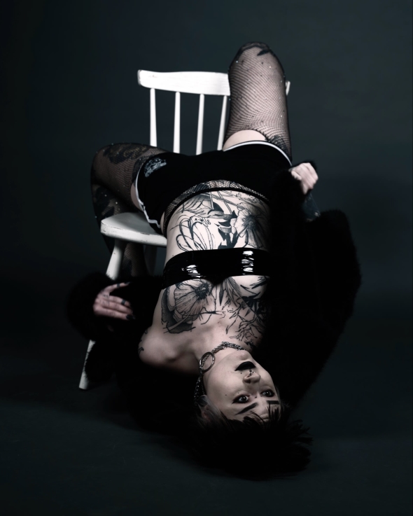 Why dont you tear my fishnets off already