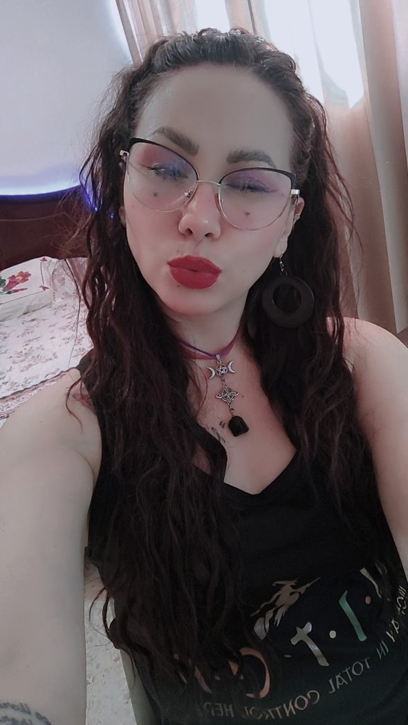 I wanna kiss you baby come here come closer