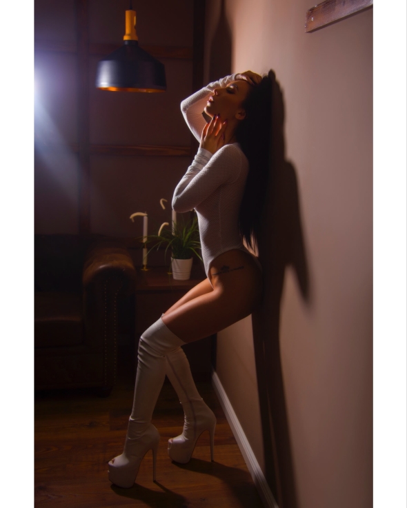 A magnetic presence where elegance meets raw sensuality