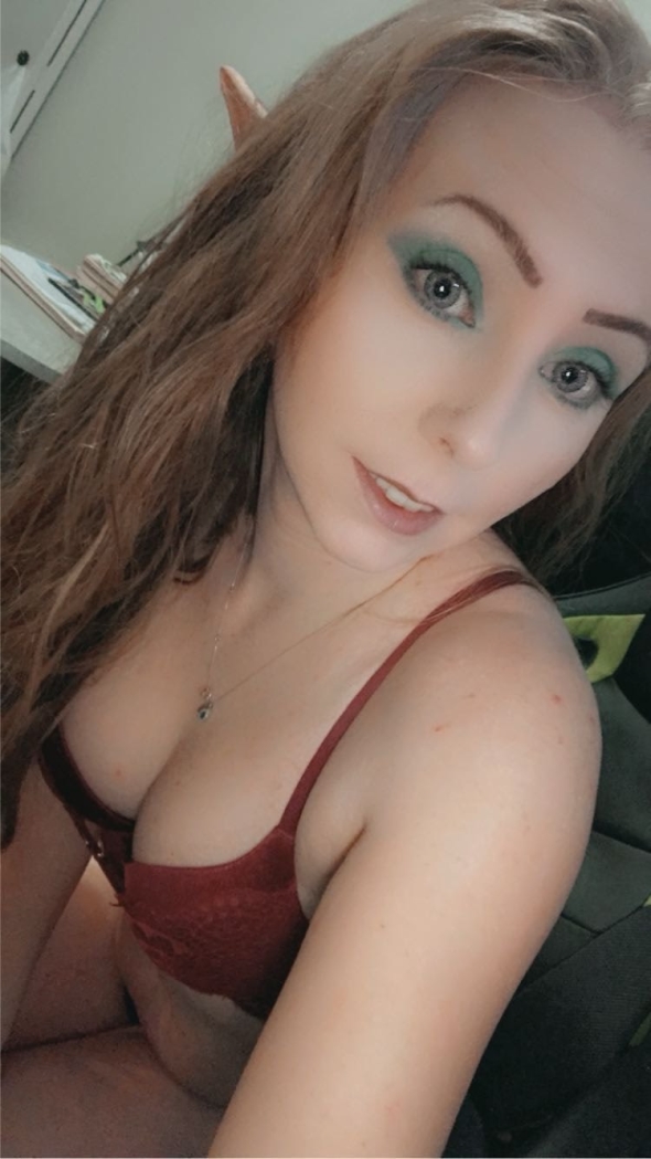 Im lonely and need a big strong man to talk to me and maybe fuck me 