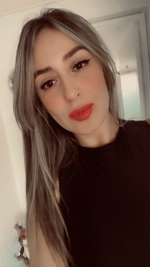 Tus ojos son mi cielo favorito cada mensaje tuyo es como una chispa que enciende mi felicidad no necesitas hacer nada especial para enamorarme 