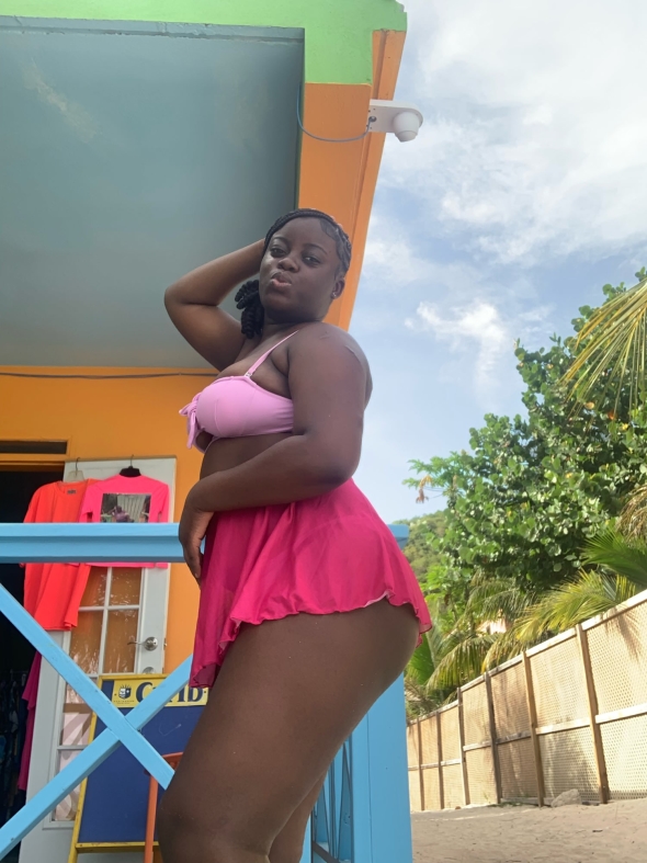 Kisses to all the dicks at the beach just chilling was waiting for you to come and relax and lay next to me 