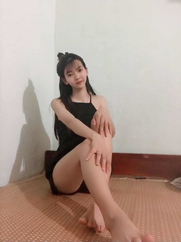 a small pretty girlThis cute little girl is yoursThis cute little girl is yours