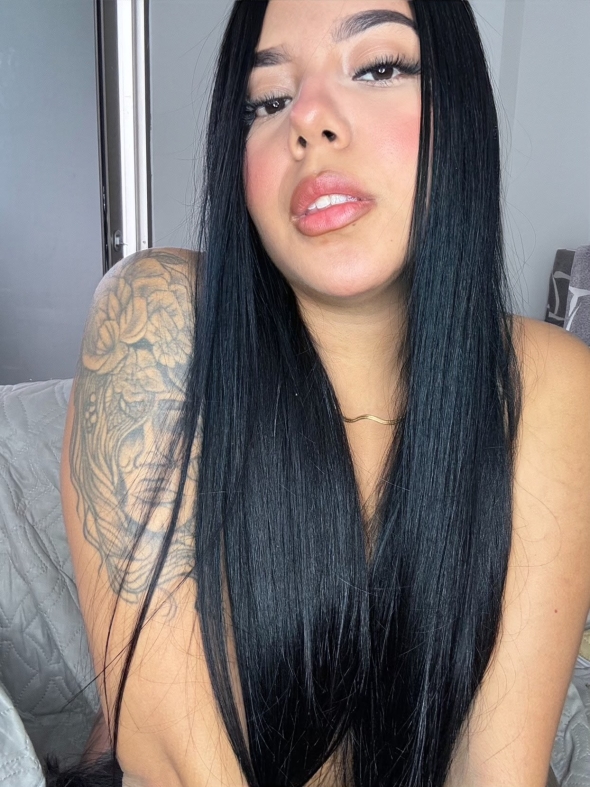 I Am beatiful latina just like the one in yours dreams