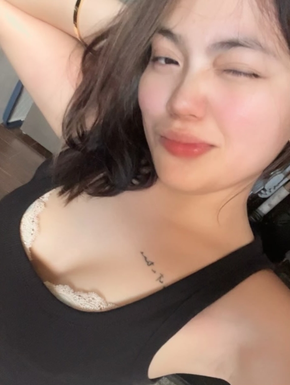 A little smile looks natural beauty hmm behind those smile is have a little story so you would cum to me and ill do a smile on youre lips too  